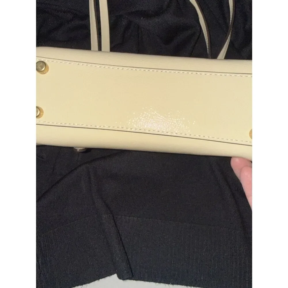 Coach Originals Swing Zip Bag 20 Brass/Chalk White Crinkle Patent Leather